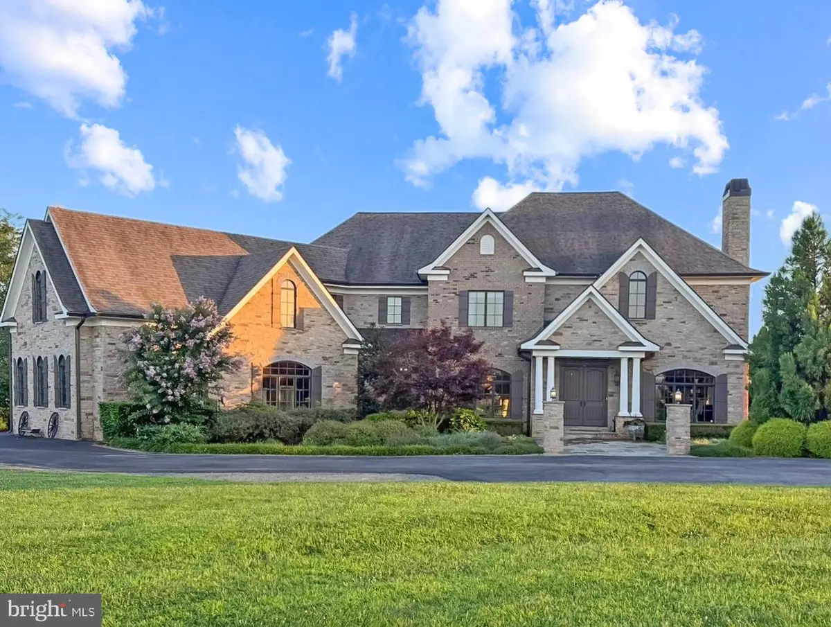 42835 Travelers Run Ln, Leesburg, VA 20176 - #1