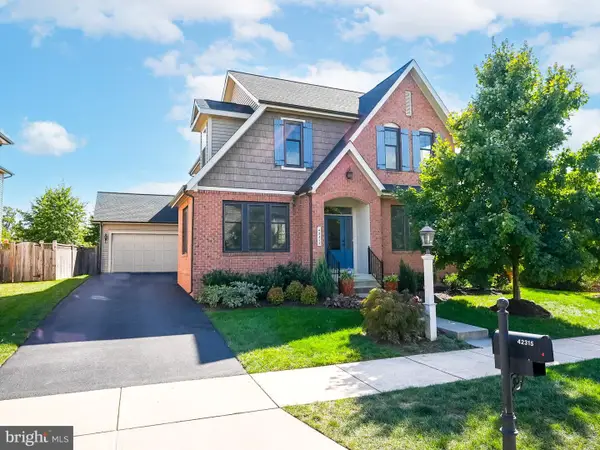 42315 Spring Dew Dr, BRAMBLETON, VA 20148