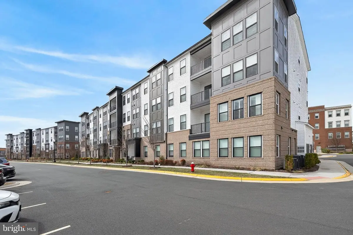 23639 Golden Embers Sq #105, Ashburn, VA 20148 - #1