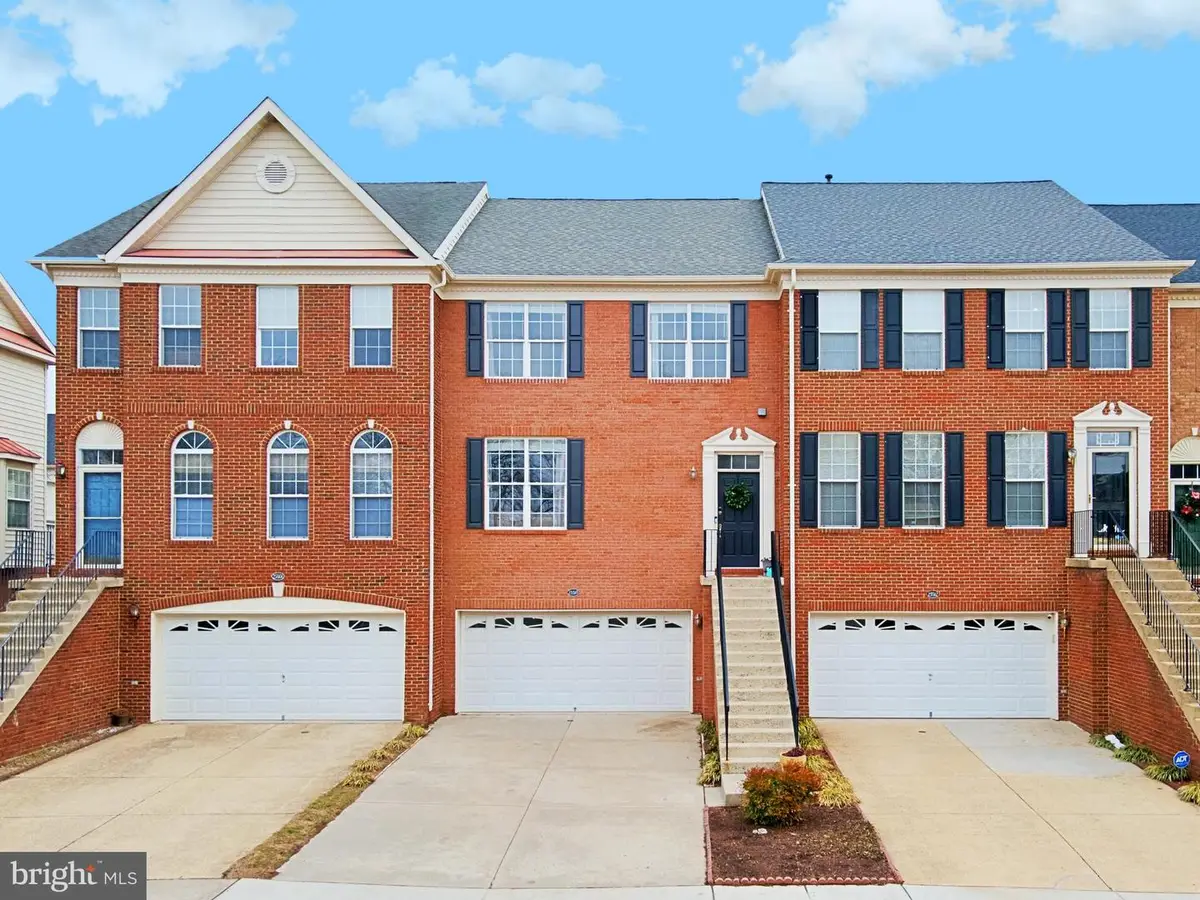 25510 Crossfield Dr, Chantilly, VA 20152 - #1