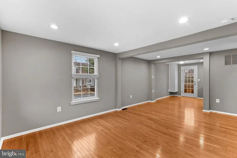 1 Marian Ct, Sterling, VA 20165 - #2