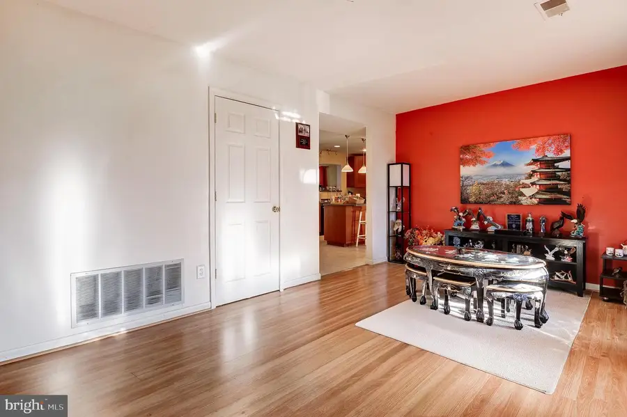 1118 S Williamsburg Ct, Sterling, VA 20164 - #2