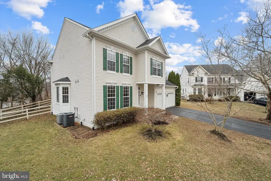 17551 Falls Pl, Round Hill, VA 20141 - #2