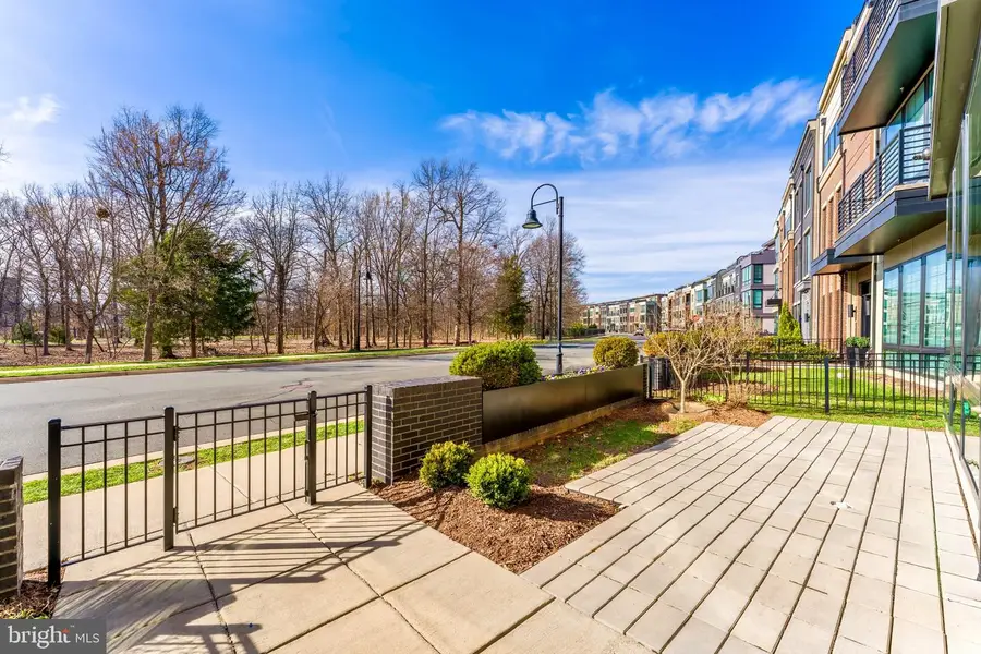 20370 Northpark Dr, Ashburn, VA 20147 - #2