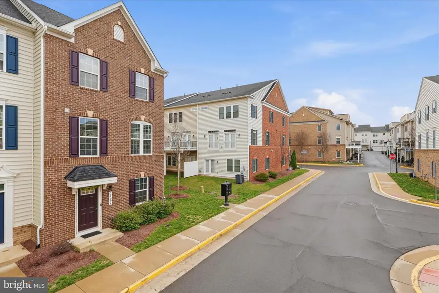 24594 Laurel Lake Ter, Sterling, VA 20166 - #3