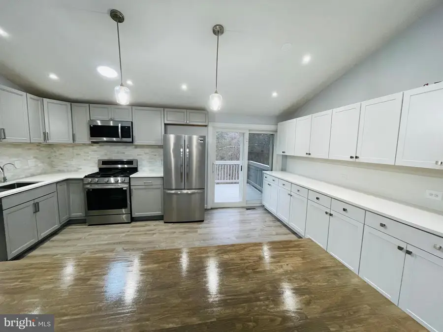 211 Amy Ct, Sterling, VA 20164 - #2