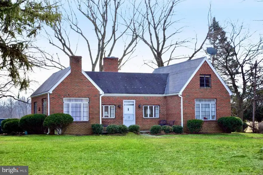 36169 E Loudoun St, Round Hill, VA 20141 - #2