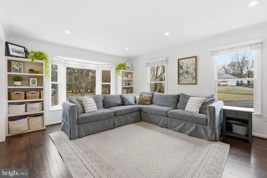 10172 Yorktown Way, Great Falls, VA 22066 - #2