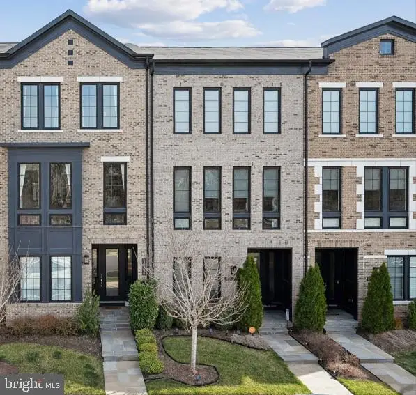 20388 Roslindale Dr, Ashburn, VA 20147 - #1