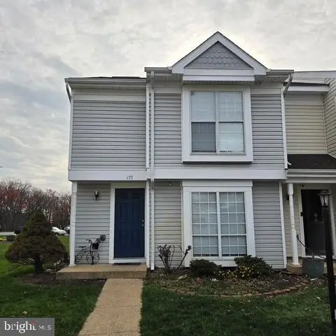 175 Edinburgh Sq, Sterling, VA 20164 - #1