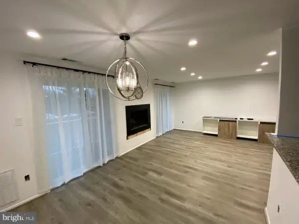 1004 Warwick Ct, STERLING, VA 20164