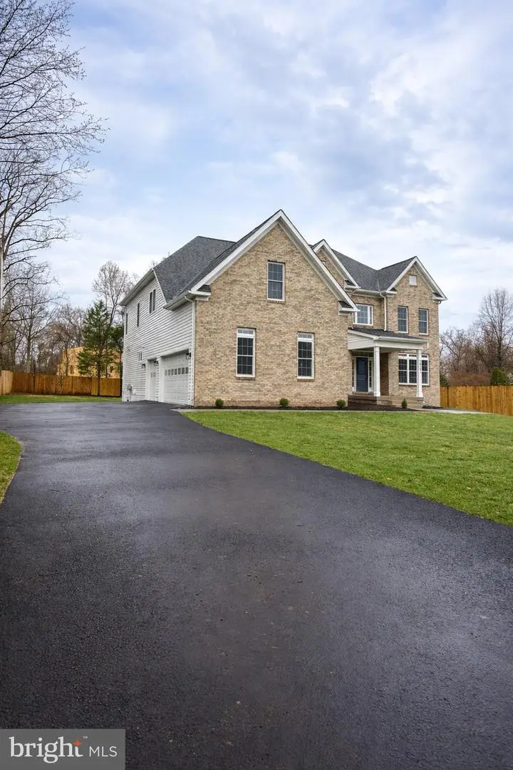 20285 Redrose Dr, Sterling, VA 20165 - #2