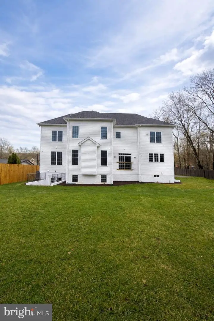 20285 Redrose Dr, Sterling, VA 20165 - #3