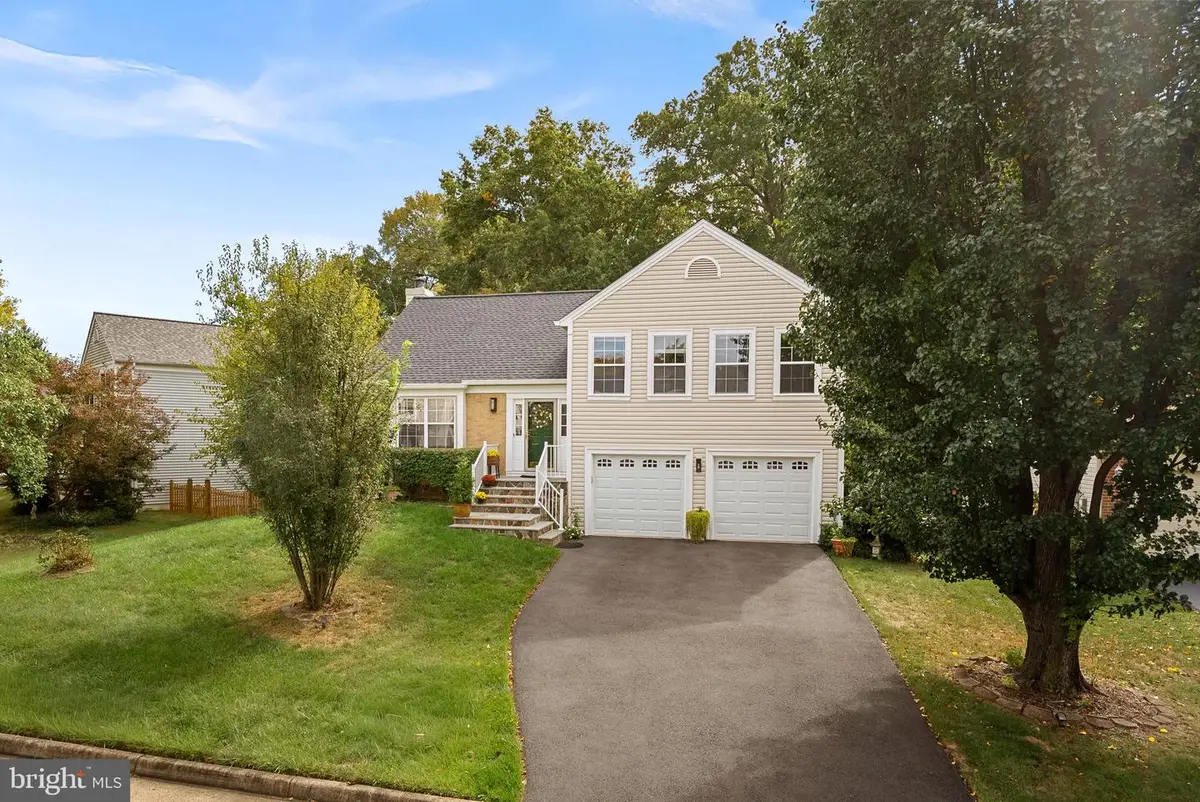 28 Bedford Dr, Sterling, VA 20165 - #1