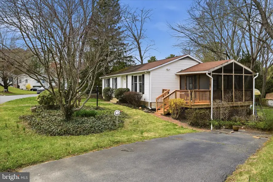 126 Applewood Ct, Hamilton, VA 20158 - #2