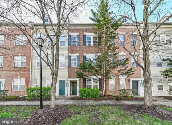 42526 Mayflower Ter, BRAMBLETON, VA 20148