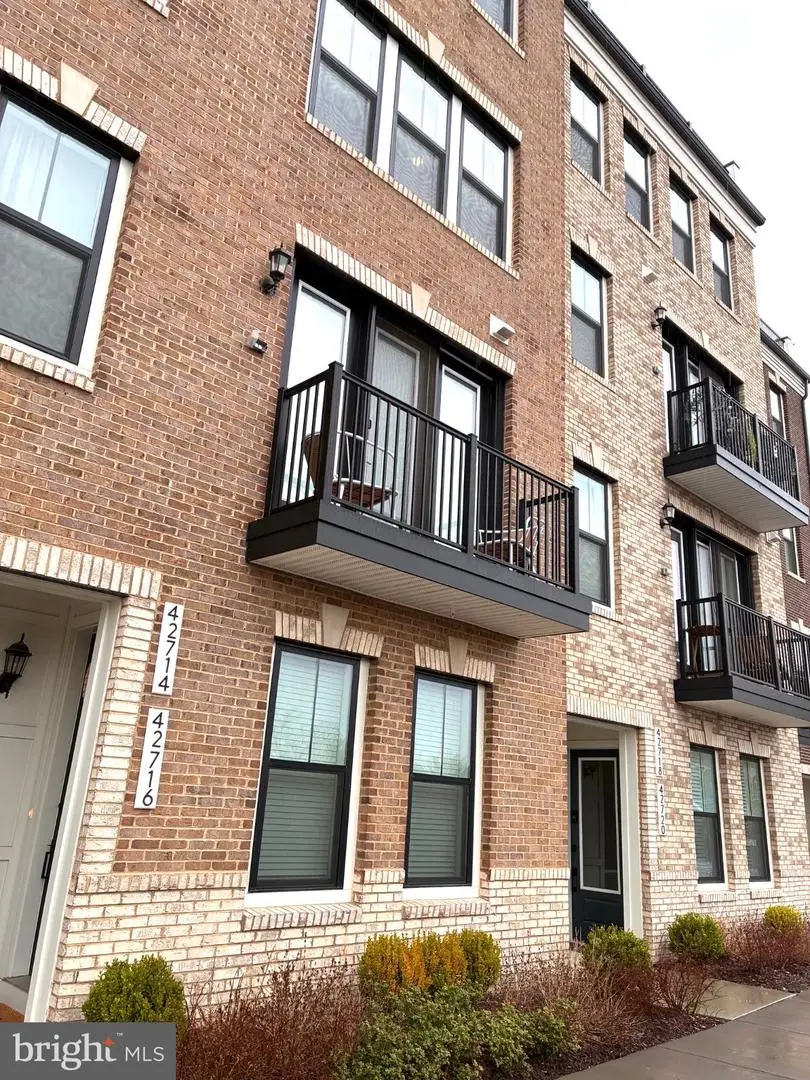 42716 Darala Dr, Ashburn, VA 20147 - #1