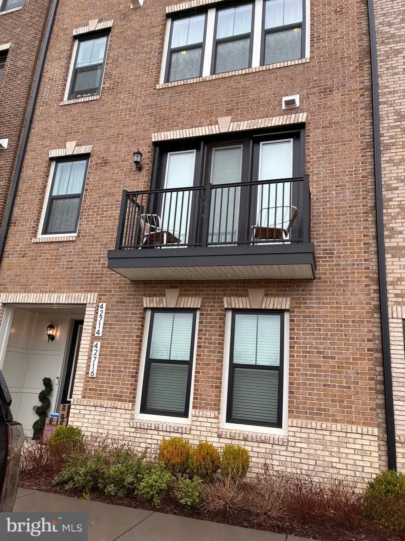 42716 Darala Dr, Ashburn, VA 20147 - #2