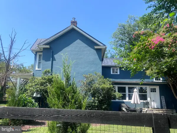 18 E Loudoun St, ROUND HILL, VA 20141