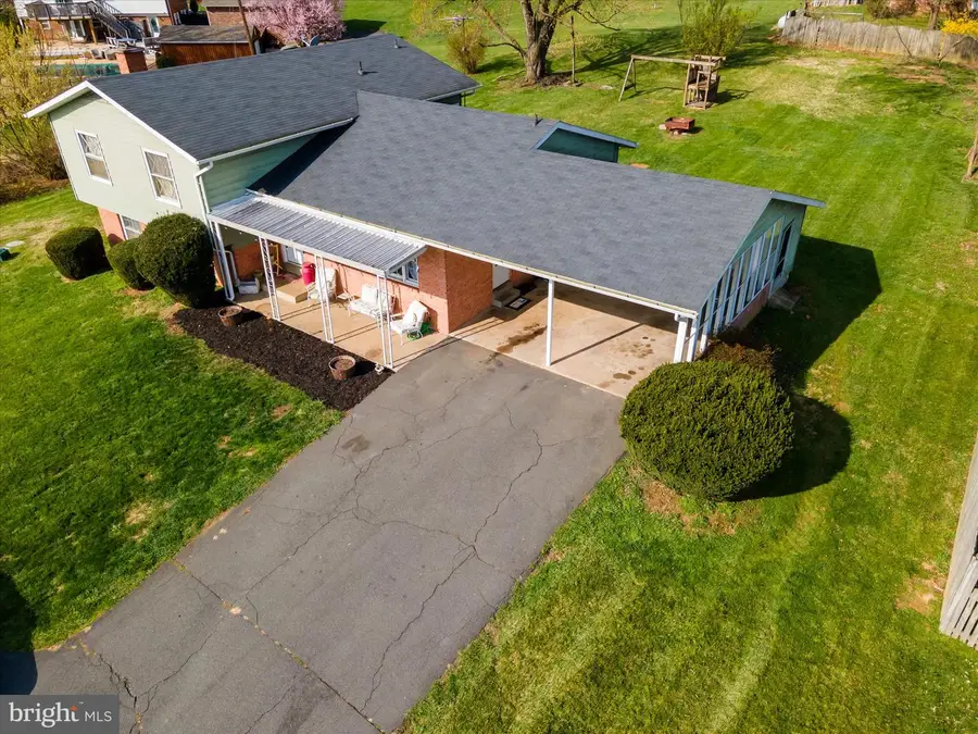 11907 Berlin Tpke, Lovettsville, VA 20180 - #2