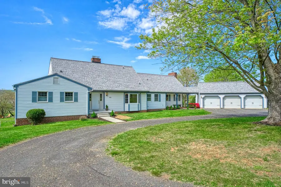 36181 Foxlore Farm Ln, Round Hill, VA 20141 - #2