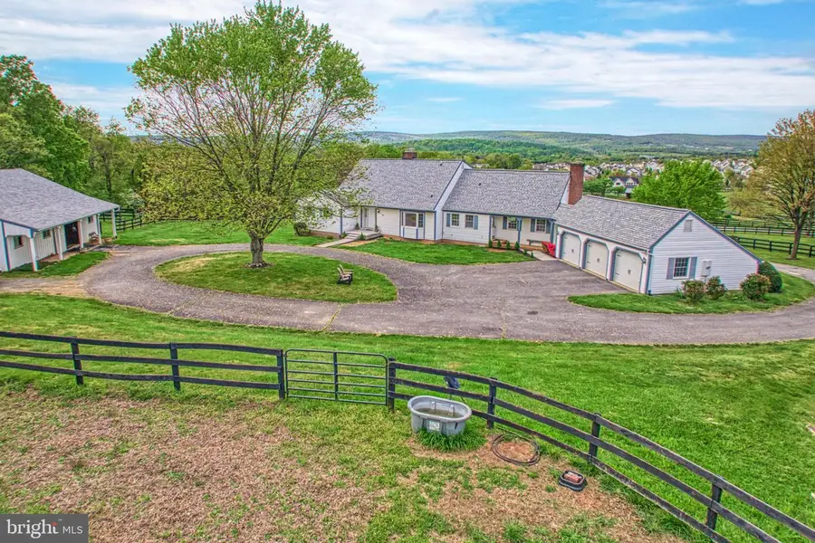 36181 Foxlore Farm Ln, Round Hill, VA 20141 - #3