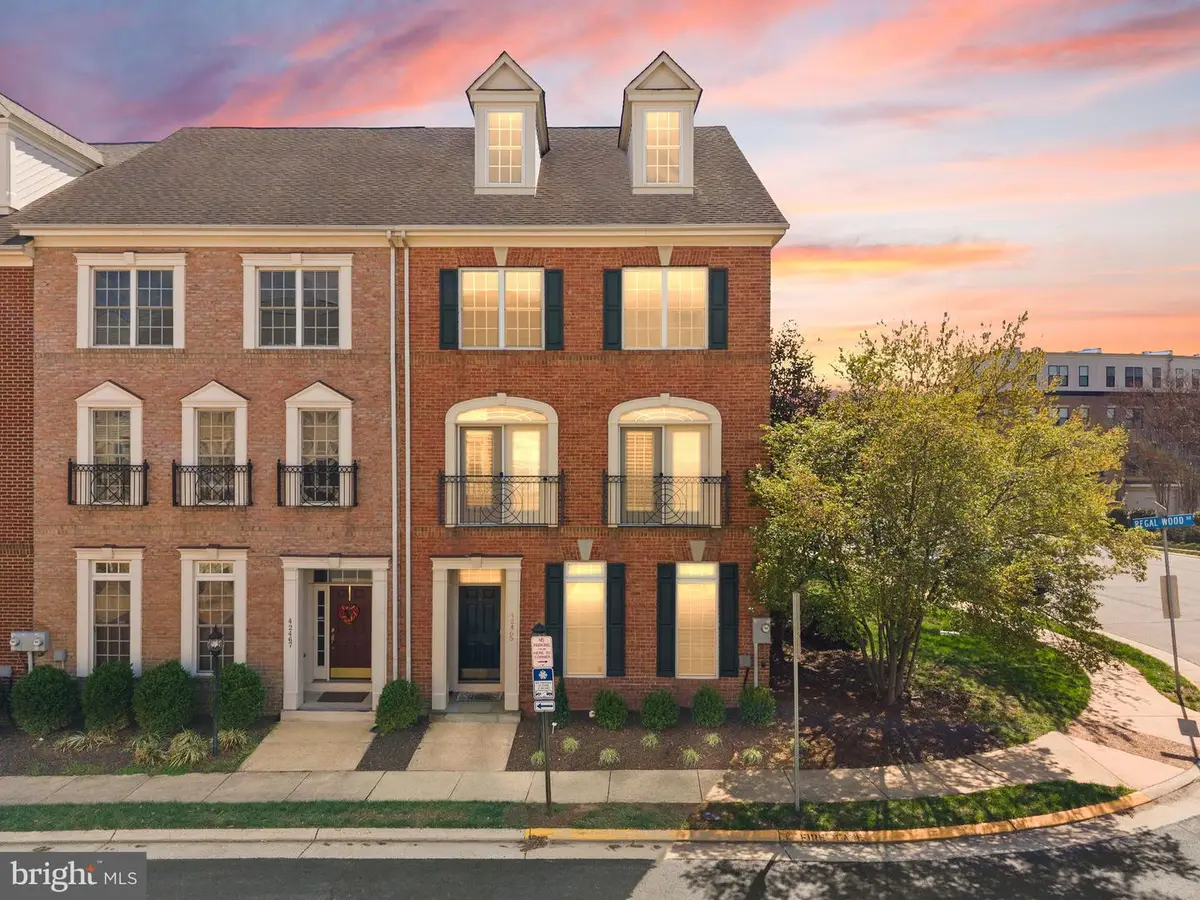 42465 Regal Wood Dr, Brambleton, VA 20148 - #1