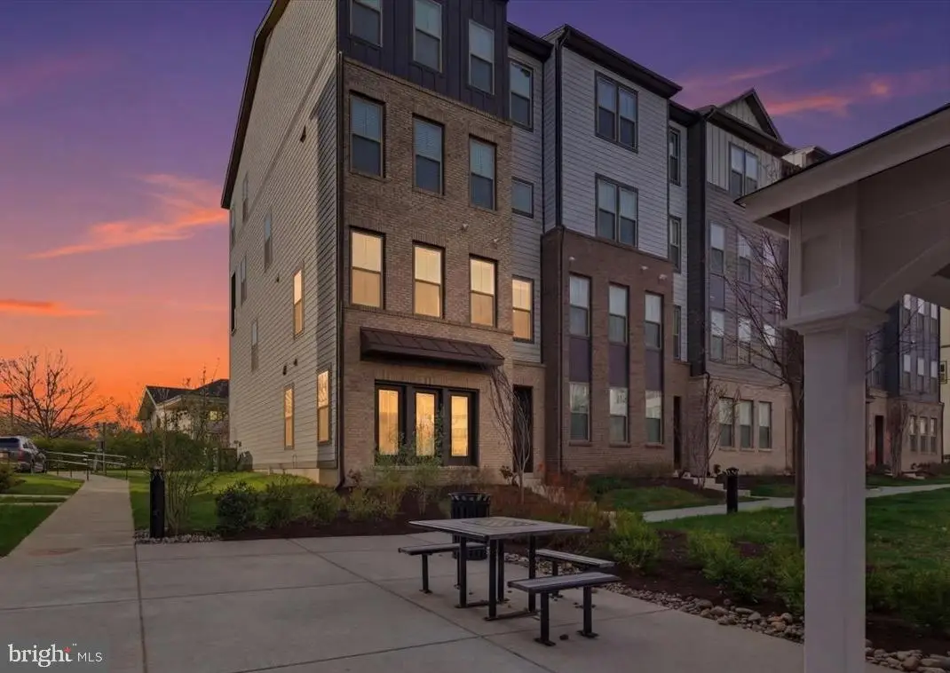 46037 Woodpecker Sq, Sterling, VA 20165 - #1