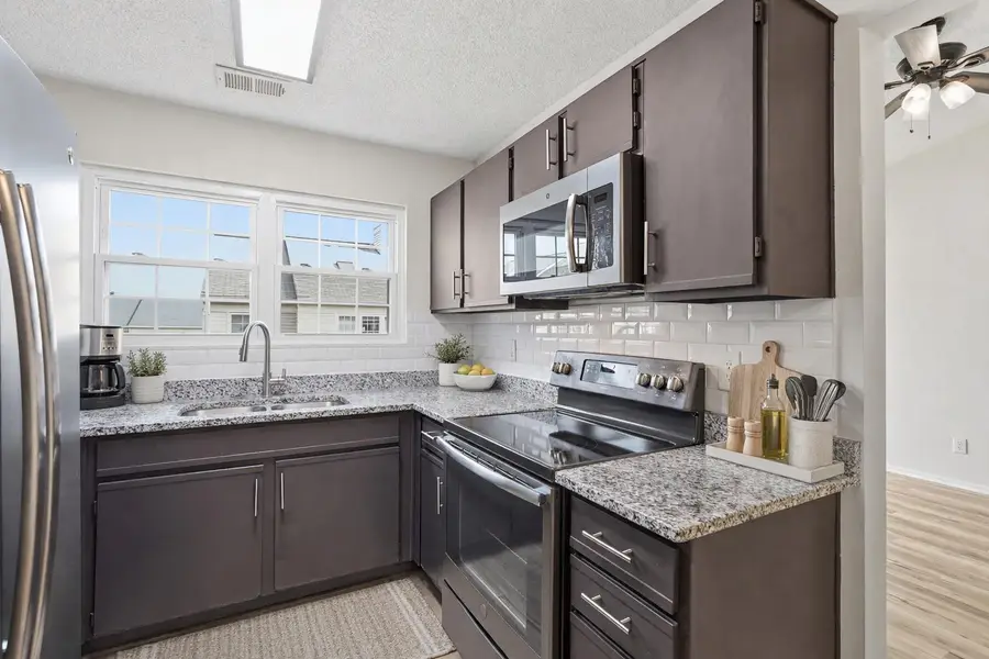 1115 Huntmaster Ter Ne #301, Leesburg, VA 20176 - #3