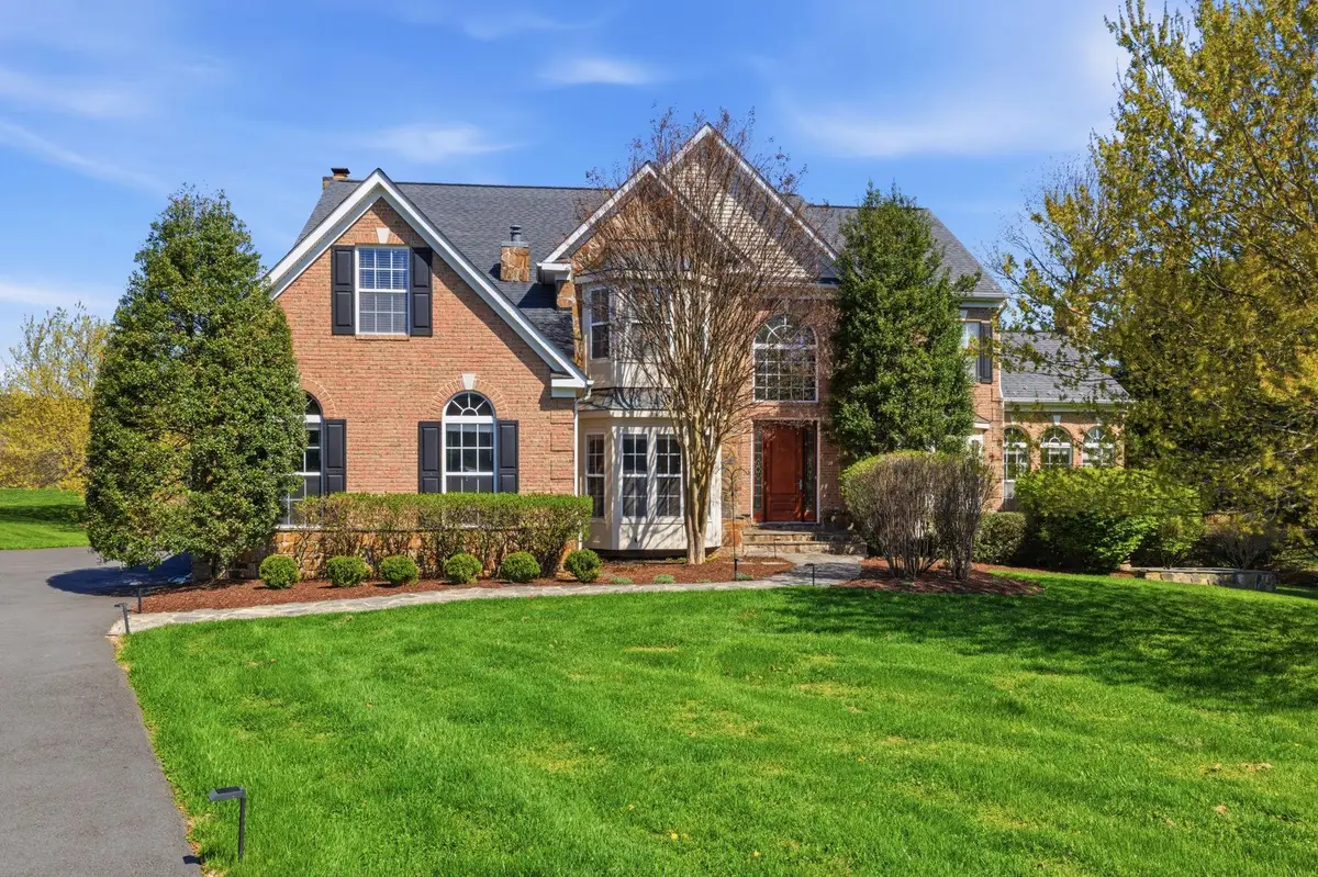 35290 Prestwick Ct, Round Hill, VA 20141 - #1