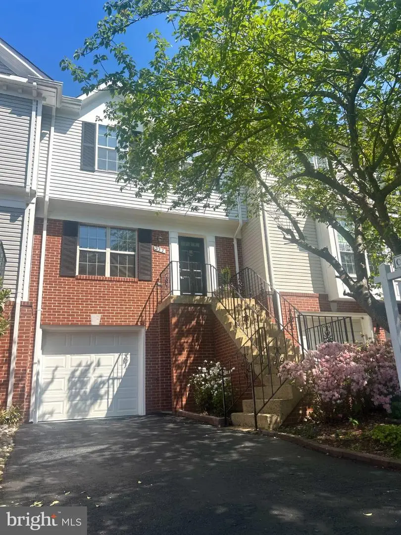 232 Finchingfield Ct, Sterling, VA 20165 - #1