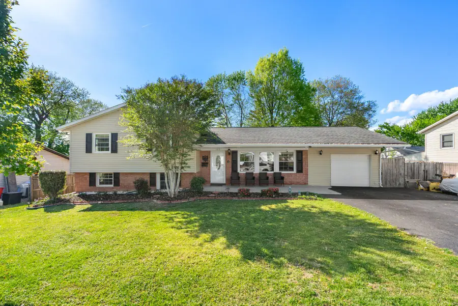 109 N Aspen Ave, Sterling, VA 20164 - #2