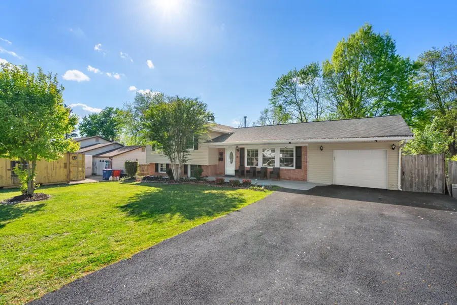 109 N Aspen Ave, Sterling, VA 20164 - #3