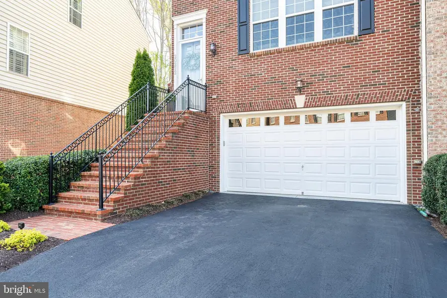 20212 Center Brook Sq, Sterling, VA 20165 - #3