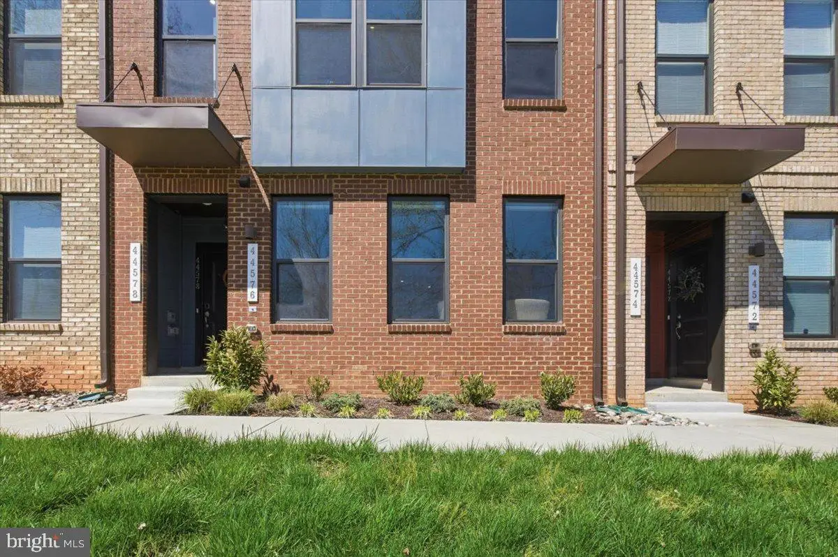 44576 Wolfhound Sq, Ashburn, VA 20147 - #1