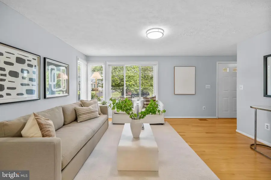 342 Samantha Dr, Sterling, VA 20164 - #2