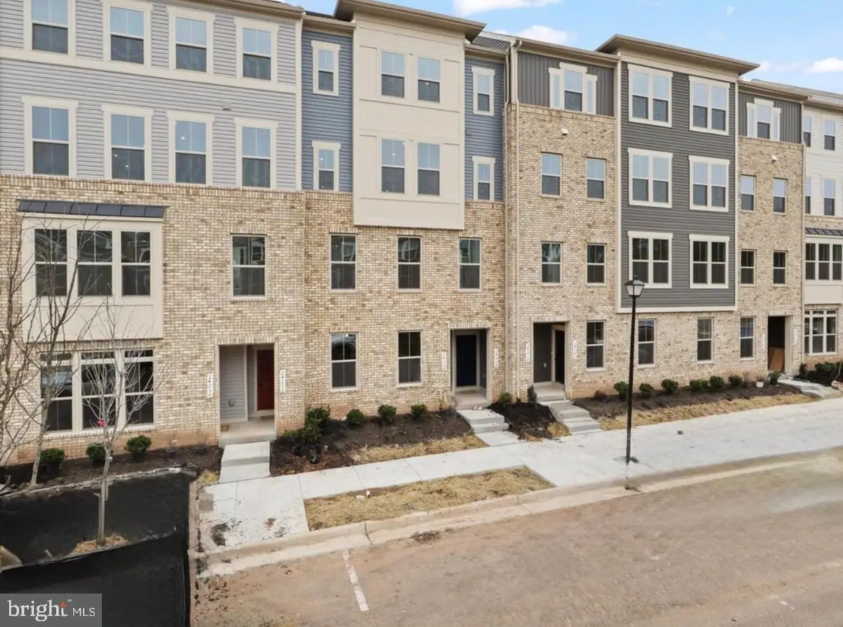 24230 Ullapool Ter, Sterling, VA 20166 - #1