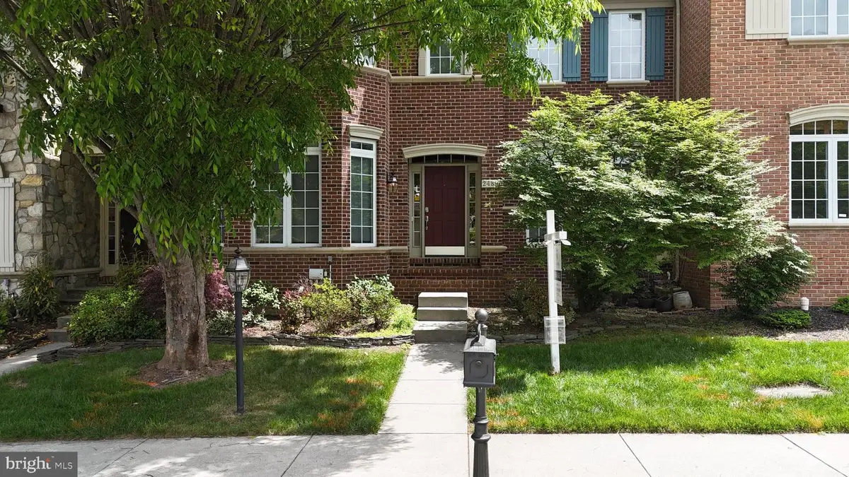 24896 Castleton Dr, Chantilly, VA 20152 - #1