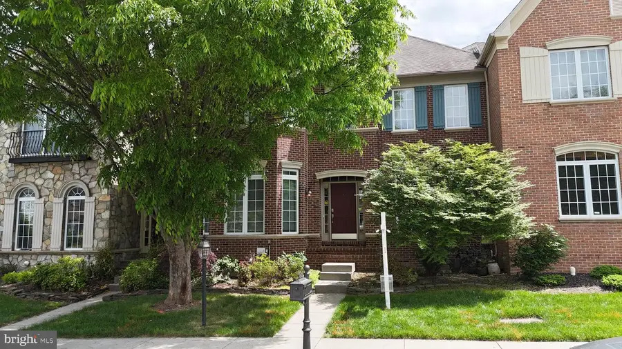 24896 Castleton Dr, Chantilly, VA 20152 - #2