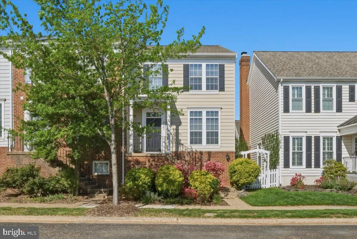 20361 Hartwell St, Ashburn, VA 20147 - #1