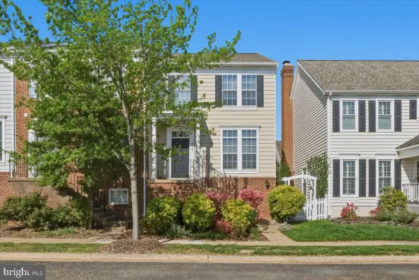 20361 Hartwell St, ASHBURN, VA 20147