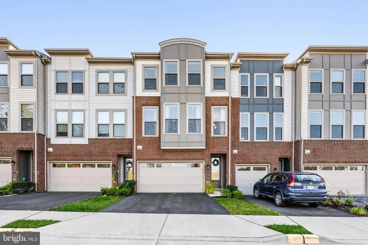 42385 Dogwood Glen Sq, Sterling, VA 20166 - #1