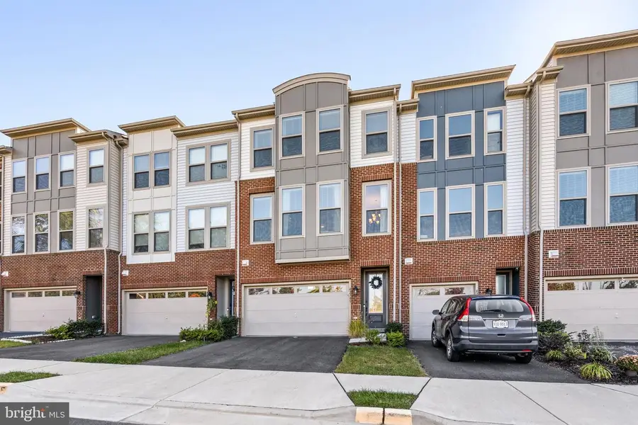 42385 Dogwood Glen Sq, Sterling, VA 20166 - #3