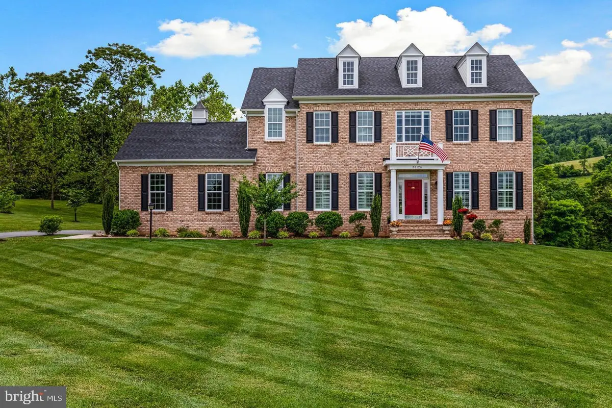 35124 Greyfriar Dr, Round Hill, VA 20141 - #1