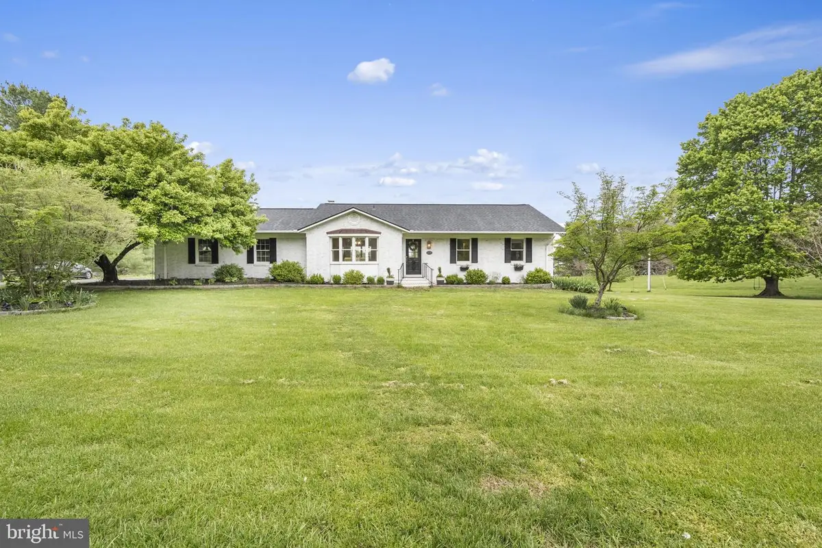 16045 Hamilton Station Rd, Waterford, VA 20197 - #1