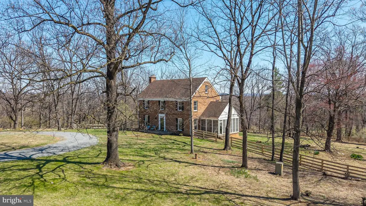 16562 Old Waterford Rd, Paeonian Springs, VA 20129 - #1