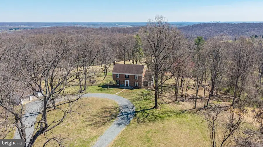 16562 Old Waterford Rd, Paeonian Springs, VA 20129 - #2