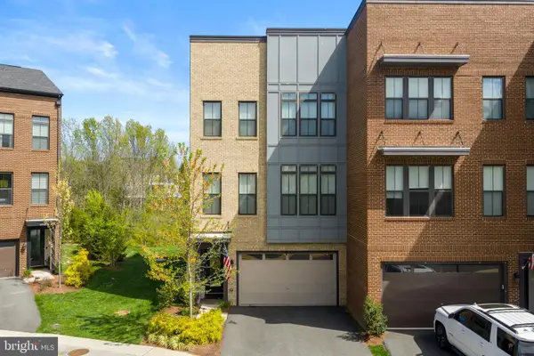 23070 Sullivans Cove, BRAMBLETON, VA 20148