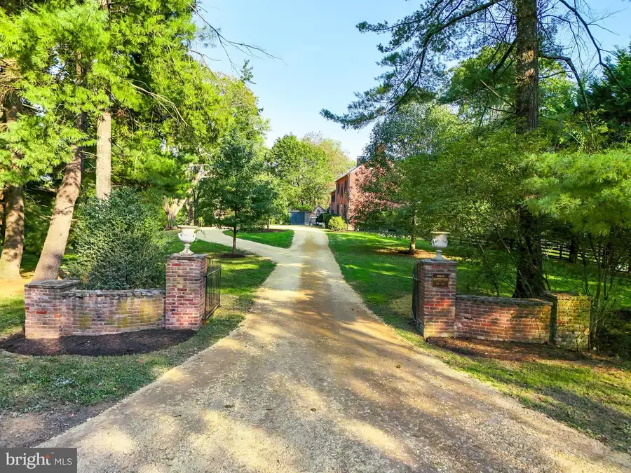 20048 Shelburne Glebe Rd, Purcellville, VA 20132 - #2