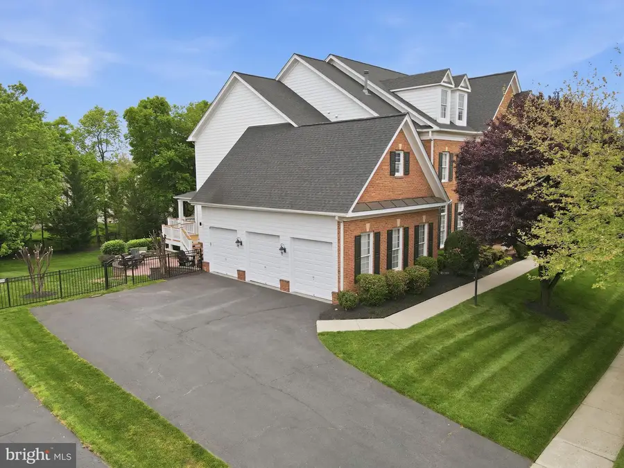 18777 Upper Meadow Dr, Leesburg, VA 20176 - #2